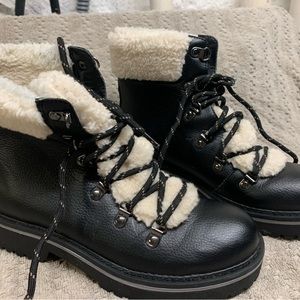 Cute black boots with fur never worn.